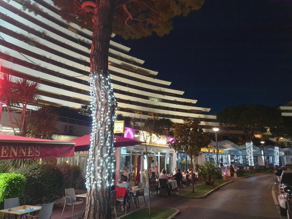 Apartments At Commodoro 빌뇌브루베 외부 사진