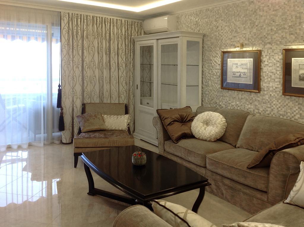 Apartments At Commodoro 빌뇌브루베 외부 사진