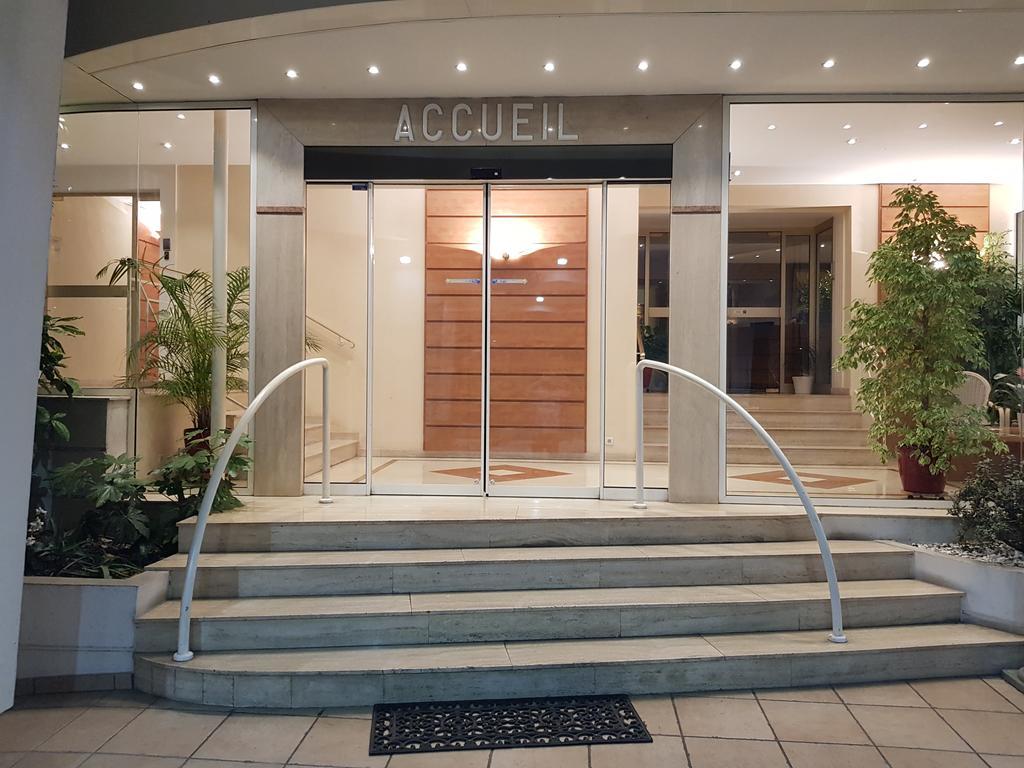 Apartments At Commodoro 빌뇌브루베 외부 사진
